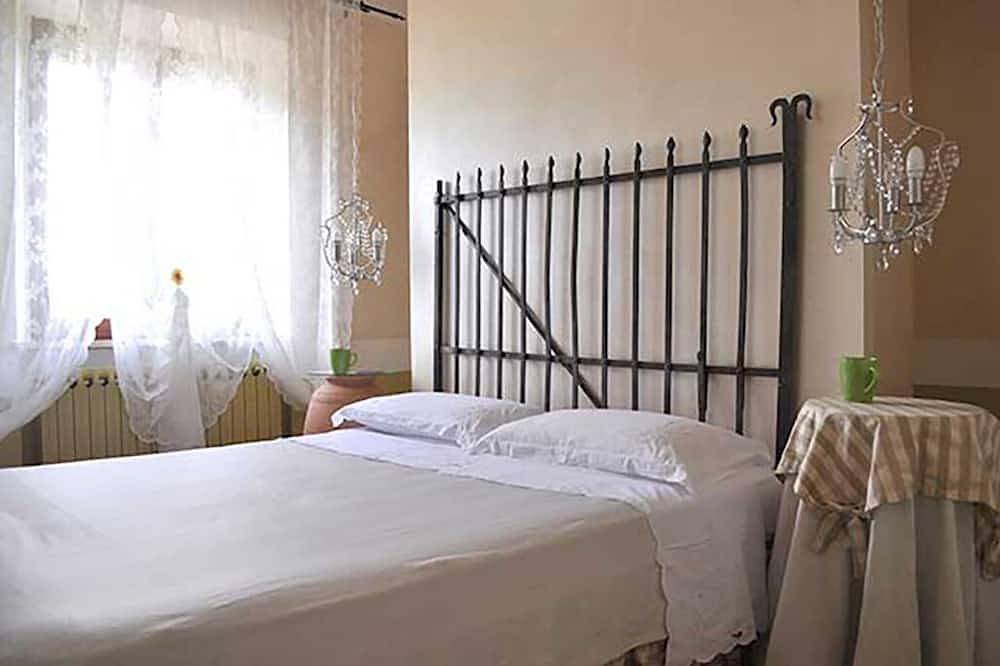 Beautiful Tuscan farmhouse in a great location near Val D'Orcia & private pool in Pienza, Orciatal