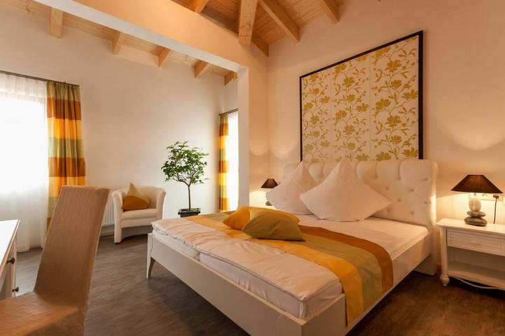 Hôtel pour 3 personnes, avec Balcon et Terrasse ainsi que Jardin et Vue à Aspach