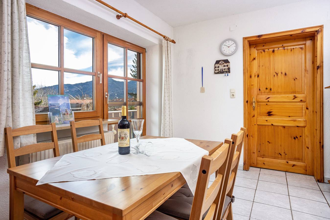 Ganze Wohnung, Ferienwohnung 'Blitz' mit Gemeinschaftsterrasse, Gemeinschaftsgarten und Wi-Fi in Neuschwanstein, Schwangau