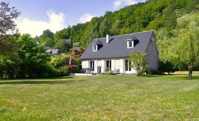 Location de vacances pour 8 personnes, avec vue et jardin, animaux acceptés à Bordères-Louron