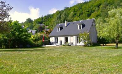 Gîte pour 8 personnes, avec vue et jardin, animaux acceptés à Bordères-Louron