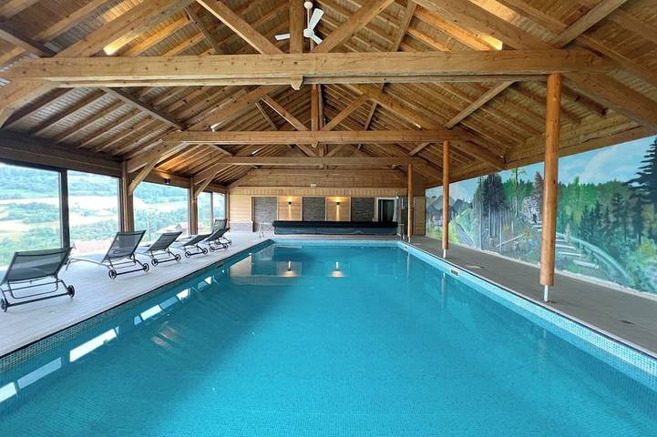 Chalet für 15 Personen, mit Pool und Balkon sowie Garten - 1