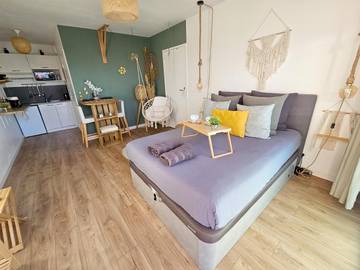 Gîte pour 2 personnes, avec vue et piscine ainsi que jardin et terrasse à Éguilles