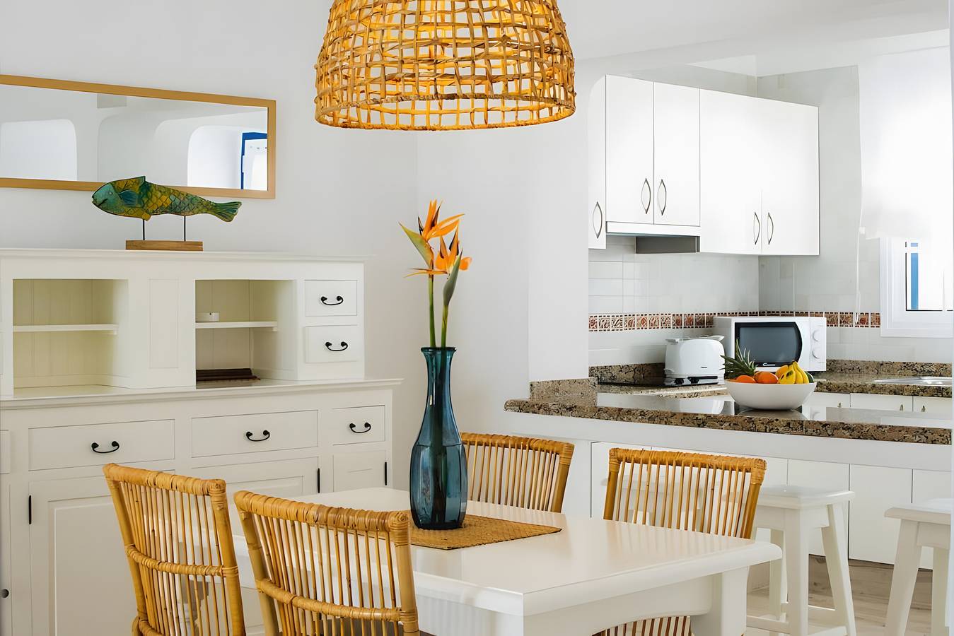 Casa Vacacional 'Caleta Campos Bungalows' con Vista al Mar, Piscina Compartida y Wi-Fi in Punta de las Mujeres, Haría