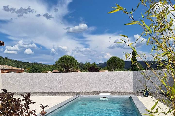 Villa pour 5 personnes, avec jacuzzi et piscine à Vallon-Pont-d'Arc