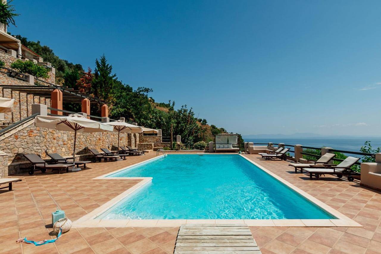 Apelon Tiritas Villas in Pera Melana, Kinuria