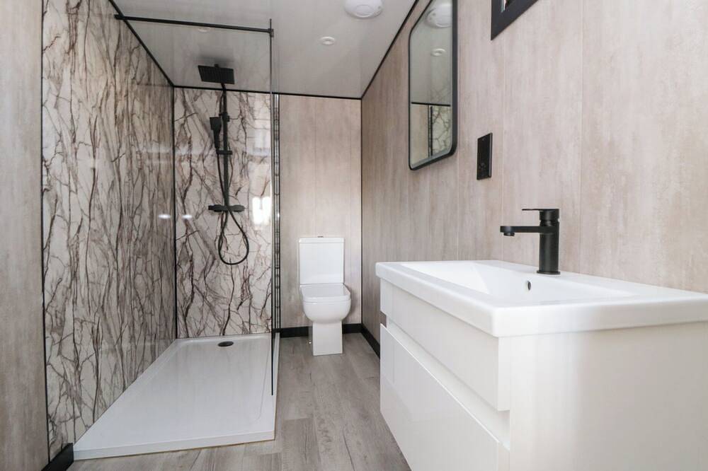 Dove Lodge, pet friendly, with hot tub in Yarm in Yarm, Stockton-on-Tees