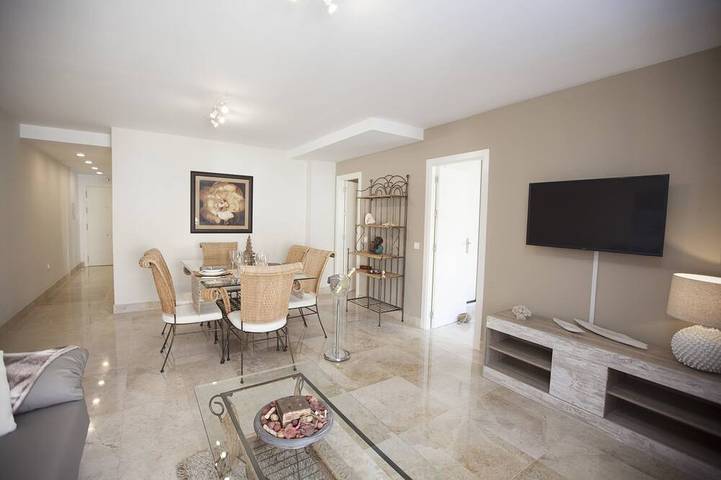 Apartamento de vacaciones para 5 personas, con jardín además de balcón y piscina - 1