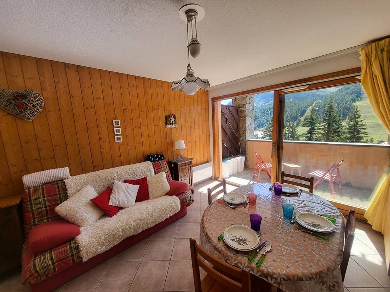 Entire apartment, Charming 2-room apartment with balcony in Montgenèvre in Montgenèvre, Briançon region