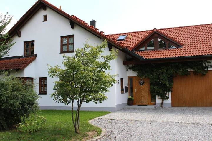 Ferienwohnung für 2 Personen, mit Terrasse und Garten sowie Pool und Ausblick