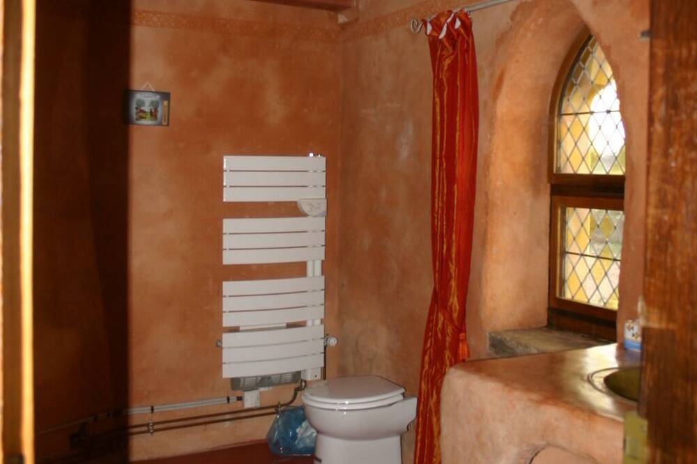 Gîte dans la dépendance d'un manoir du Xvième in Lestre, Région de Cherbourg