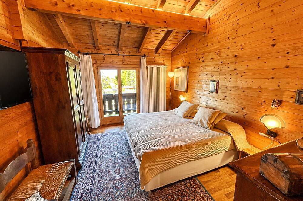 Villa Tirolese by Lago Reisen in Agra, Lago Maggiore (Lombardei)