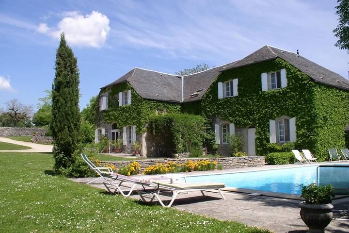Castle for 25 people, with garden and terrace as well as pool, with pets - 1