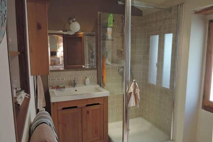 Gîte pour 2 personnes, avec terrasse et jardin à Eus - 3