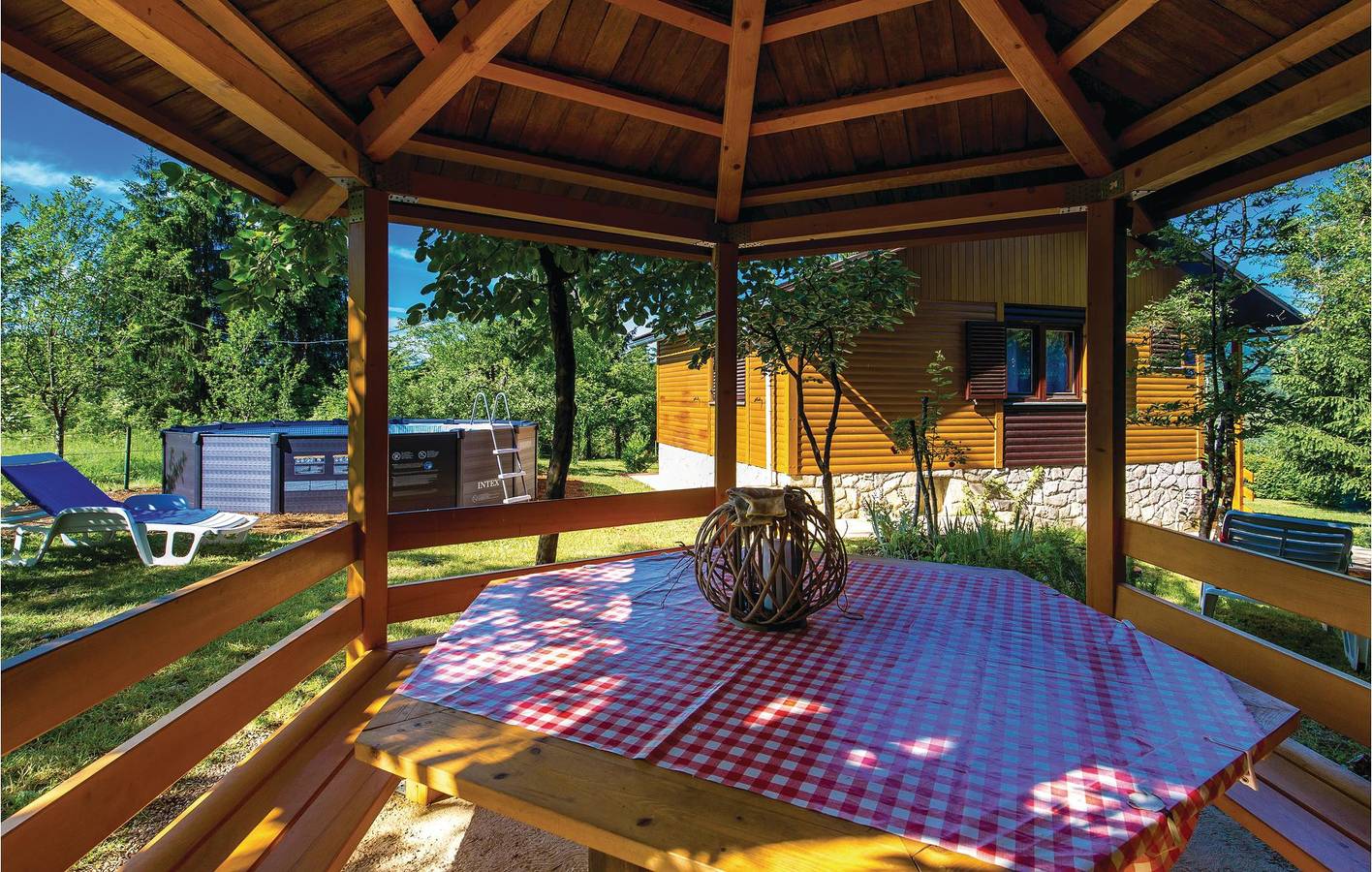 Gemütliche Ferienwohnung mit Pool, WLAN und Terrasse in der Nähe des Flusses Ribnjak in Karlovac und Umgebung