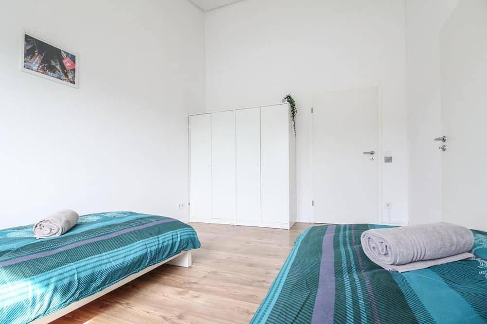 Ganze Wohnung, Njoy! Sunny & Spacious - Balkon - Wlan - Parkplatz in Göppingen, Landkreis Göppingen