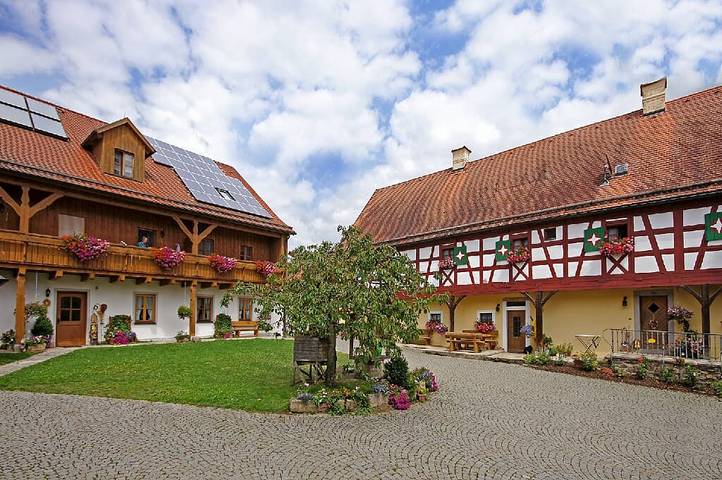 Ferienwohnung für 2 Personen, mit Balkon/Terrasse und Garten in Neualbenreuth