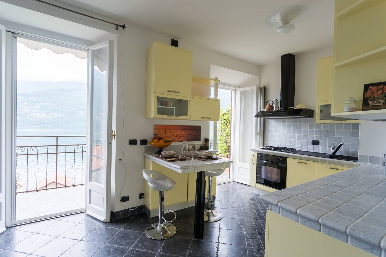 Hel leilighet, Lovely Apartment overlooking the Lake in Carate Urio, Comosjøen