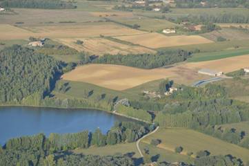Gîte pour 6 personnes, avec vue ainsi que jardin et vue sur le lac à Puygaillard-de-Quercy