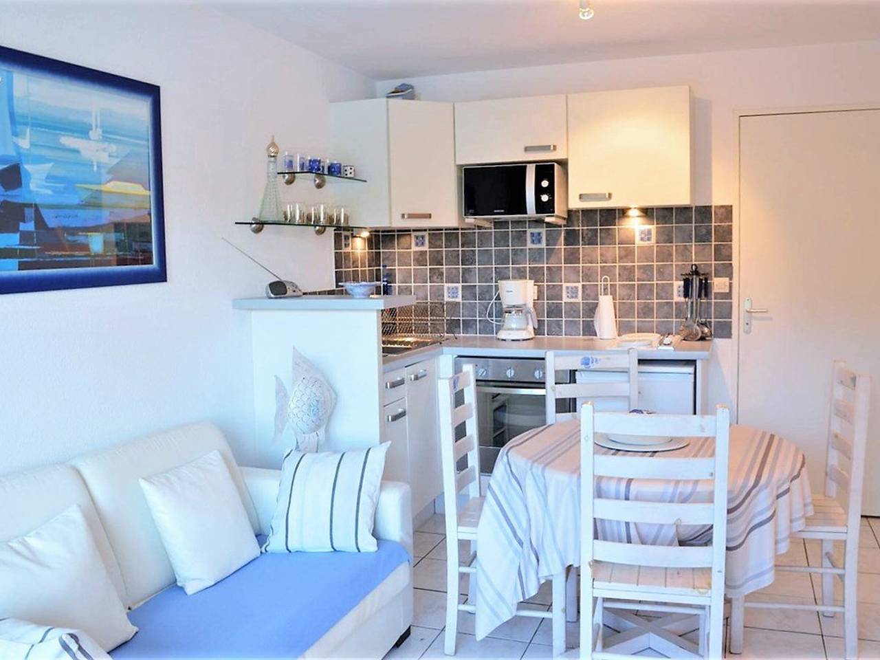 Entire apartment, 2-room apartment with terrace, sleeps 5, Le Lavandou in Le Lavandou, Parc national Port-Cros