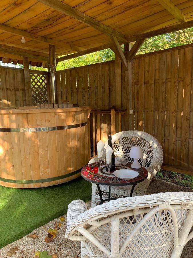 Location de vacances pour 2 personnes, avec jardin ainsi que sauna et jacuzzi à Bégard - 2