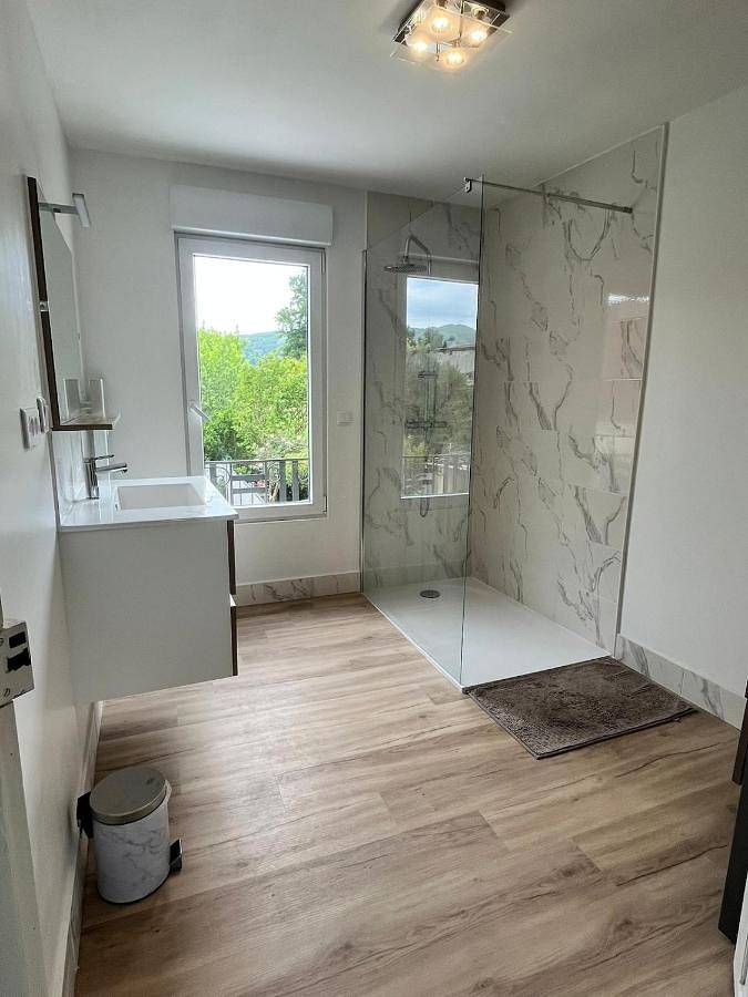 Two-Bedroom House in Saint-Céré, Lot