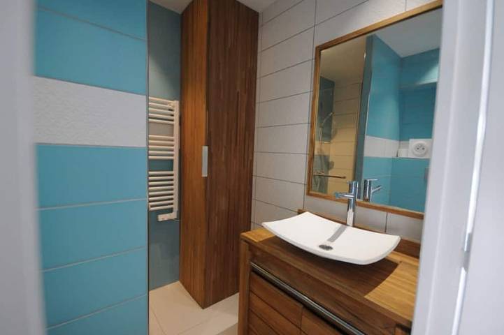 Location de vacances pour 2 personnes, avec terrasse ainsi que jardin et piscine à Pessac - 4