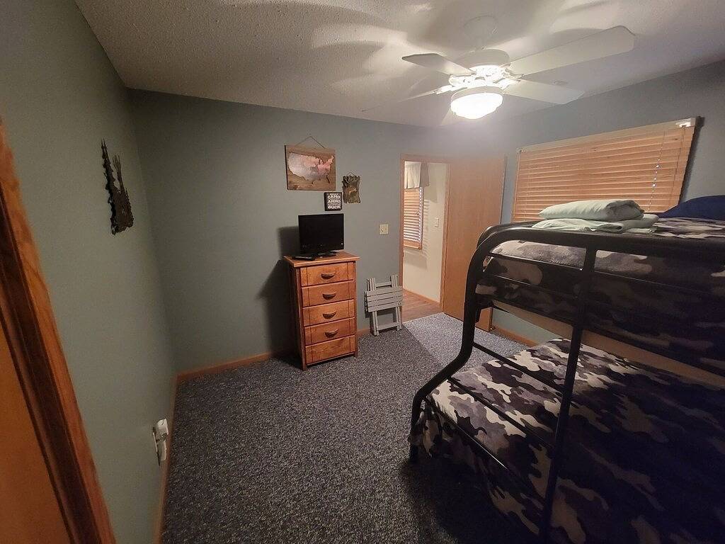 2-bedroom vacation home sitting on your own private lake for fishing/relaxing. in Kansas