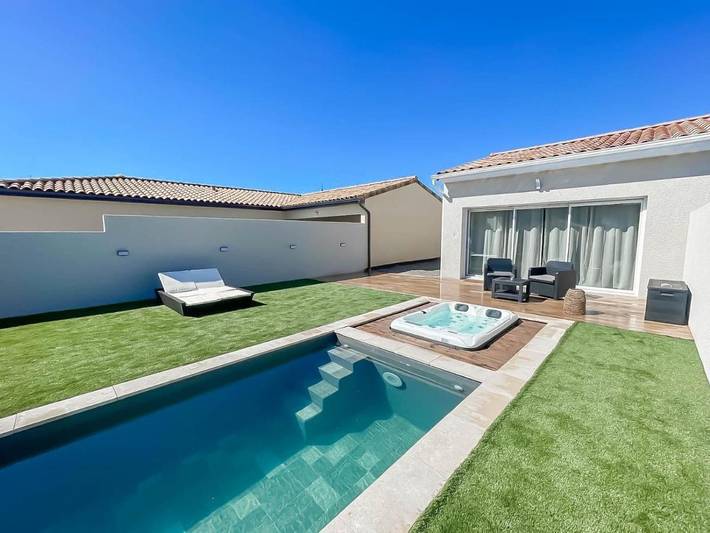Appartement de vacances pour 2 personnes, avec jacuzzi ainsi que piscine et terrasse