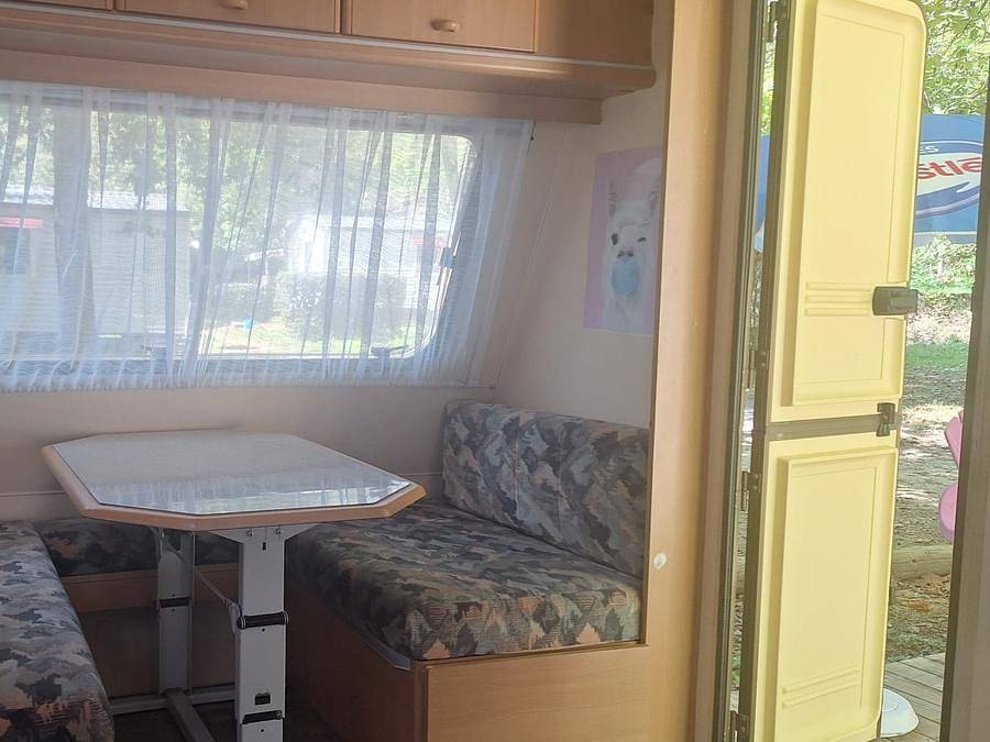 Camping de Retourtour - Wohnwagen 2 personen - „Rosetta“ oder „Violetta“ – ohne Sanitäranlagen in Lamastre, Parc naturel régional des Monts d'Ardèche