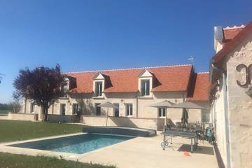 Location de vacances pour 19 personnes, avec jardin, animaux acceptés à Chémery