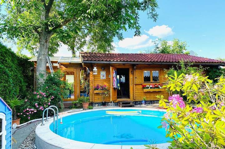 Ferienhaus für 4 Personen, mit Garten und Pool in Berlin