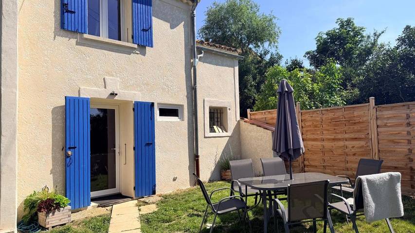Location de vacances pour 6 personnes, avec vue ainsi que terrasse et jardin dans Le Poët