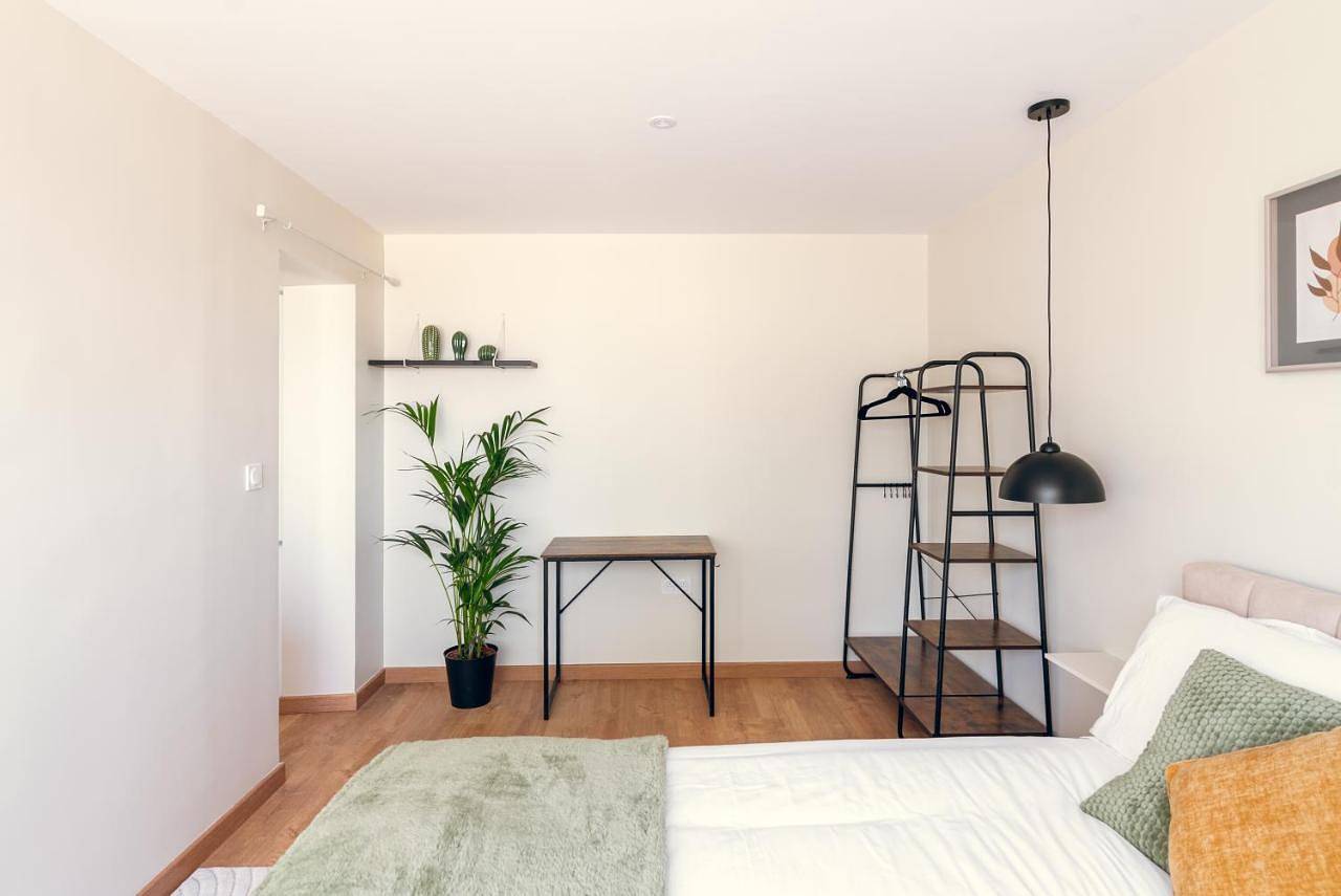 Appartement entier, L'essentiel, calme et climatisé - Accès autonome in La Ferté-Gaucher, Seine-et-Marne