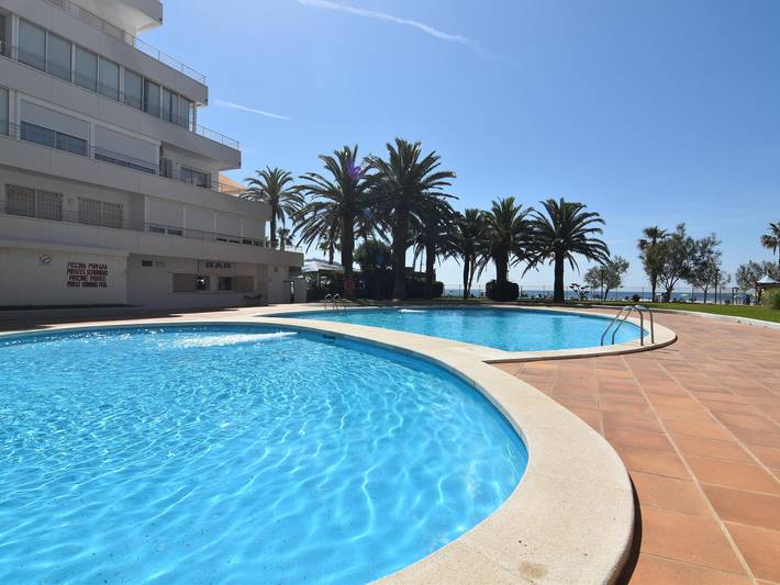 Ganze Wohnung, Charmante Wohnung in Roses, Costa Brava! Direkt am Strand mit Pool und Meerblick in Platja de Sant Margarida (Roses), Roses