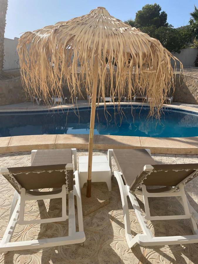 Chalet para 6 personas, con jardín además de vistas y piscina, Se admiten mascotas en l'Alacantí - 3