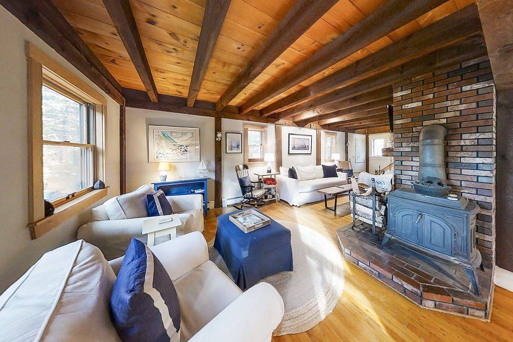 Appalachee Pond Waterfront Cottage | Decks, Sunroom, Dock with Kayaks & Canoe in Boothbay Harbor, Lincoln County (Maine)