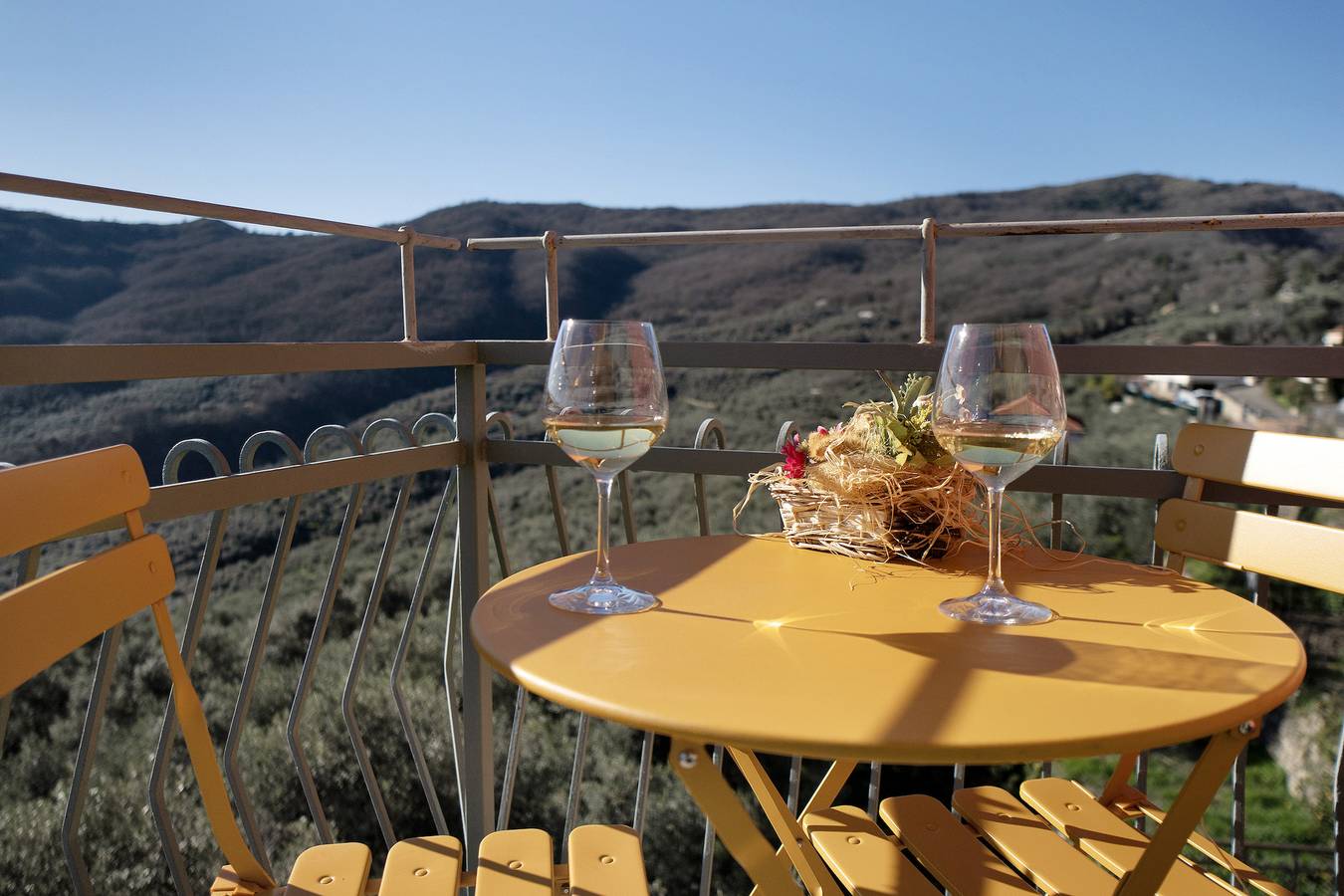 Farmhouse 'Il Nido Tra Gli Ulivi' with Sea View, Wi-Fi and Air Conditioning in Lucinasco, Riviera di Ponente