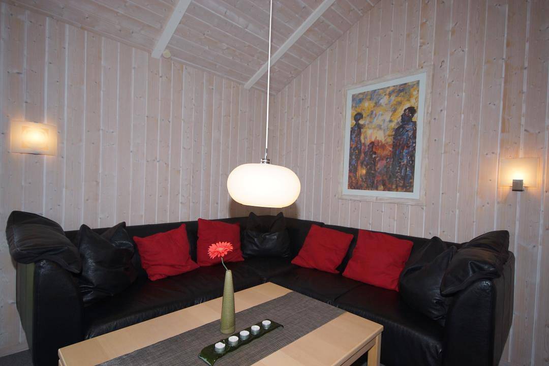 4 Personen Ferienhaus mit privatem Bootsteg, direkte Seelage, Kanu, Sauna und Kaminofen in Otterndorf in Otterndorf, Cuxland