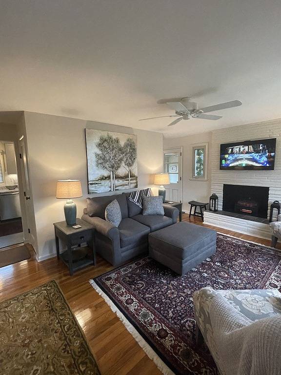 The Rossie Charmer- A 3 bdrm Mystic Getaway- Children 16+ welcome in Mystic, Connecticut