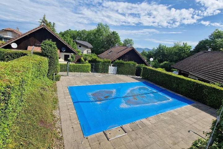 Location de vacances pour 4 personnes, avec vue ainsi que terrasse et piscine à Neuvecelle - 4