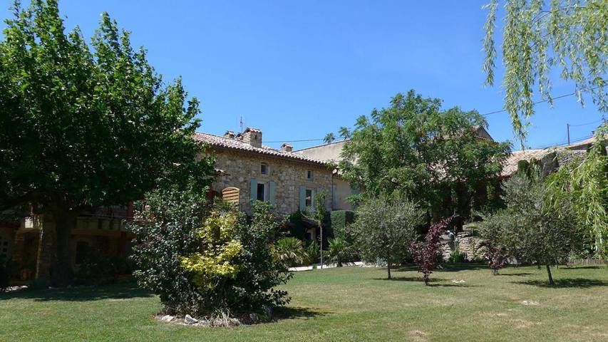 Gîte pour 6 personnes, avec jardin et piscine à Les Granges-Gontardes