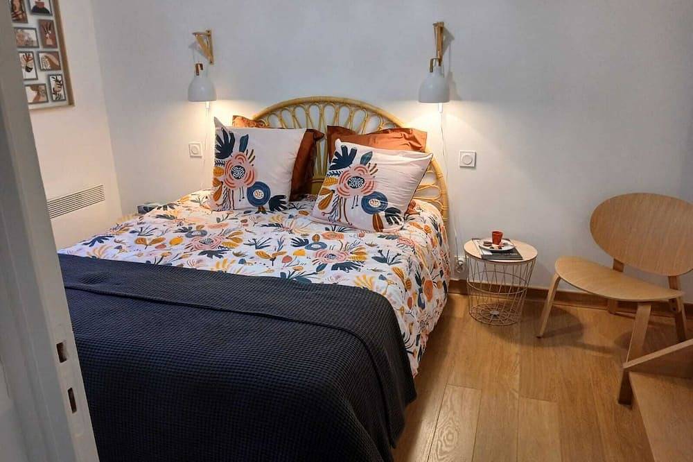 Entire apartment, Large, bright, quiet apartment, not overlooked, close to town center. in Rodez, Massif Central