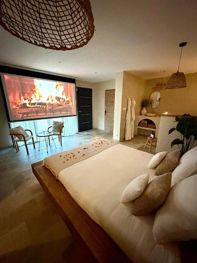 Hôtel pour 2 personnes, avec jacuzzi ainsi que terrasse et jardin à Fontanès (Gard) - 4