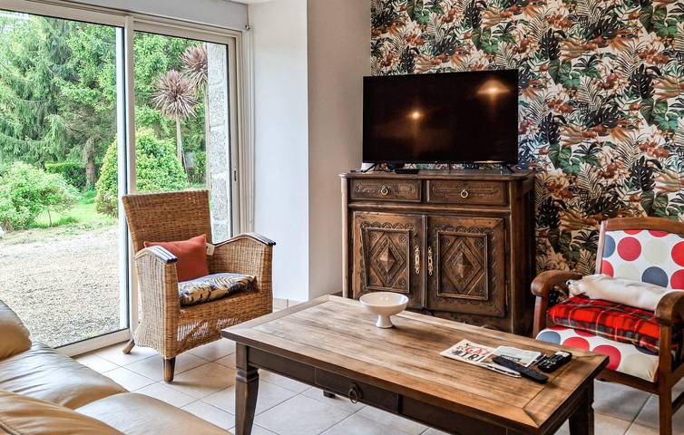 Appartement confortable avec jardin, parking et WiFi à 2,5 km de Kermaria-Sulard in Rospez, Région de Lannion