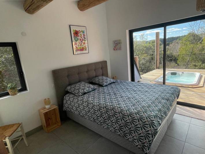 Location de vacances pour 4 personnes, avec piscine ainsi que jardin et jacuzzi à Aramon - 3