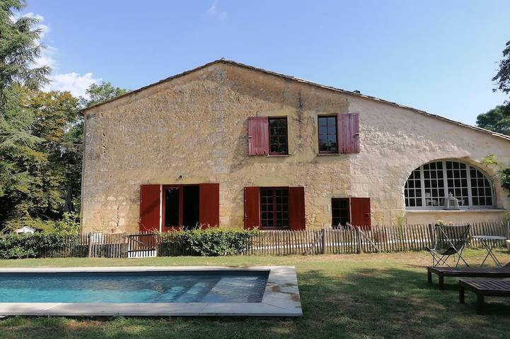 Location de vacances pour 8 personnes, avec terrasse et jardin, animaux acceptés à Lignan-de-Bordeaux