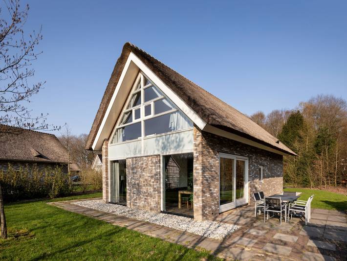 Bungalow voor 6 personen, with Whirlpool and Terras as well as Tuin and Sauna in Ruinen
