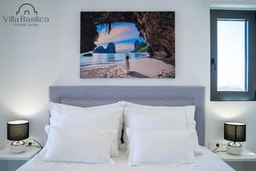 Vacation Rental for 6 Guests in Santorini, Cyclades, Picture 4