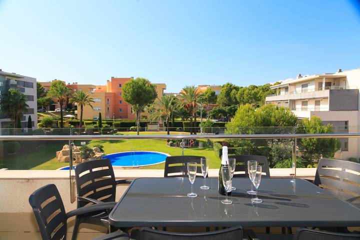 Holiday rental for 8 people, with garden and children pool as well as terrace, child-friendly in Salou
